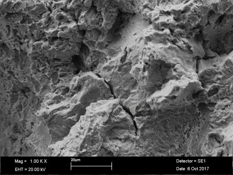 Crack observed in SEM in a eroded zone
